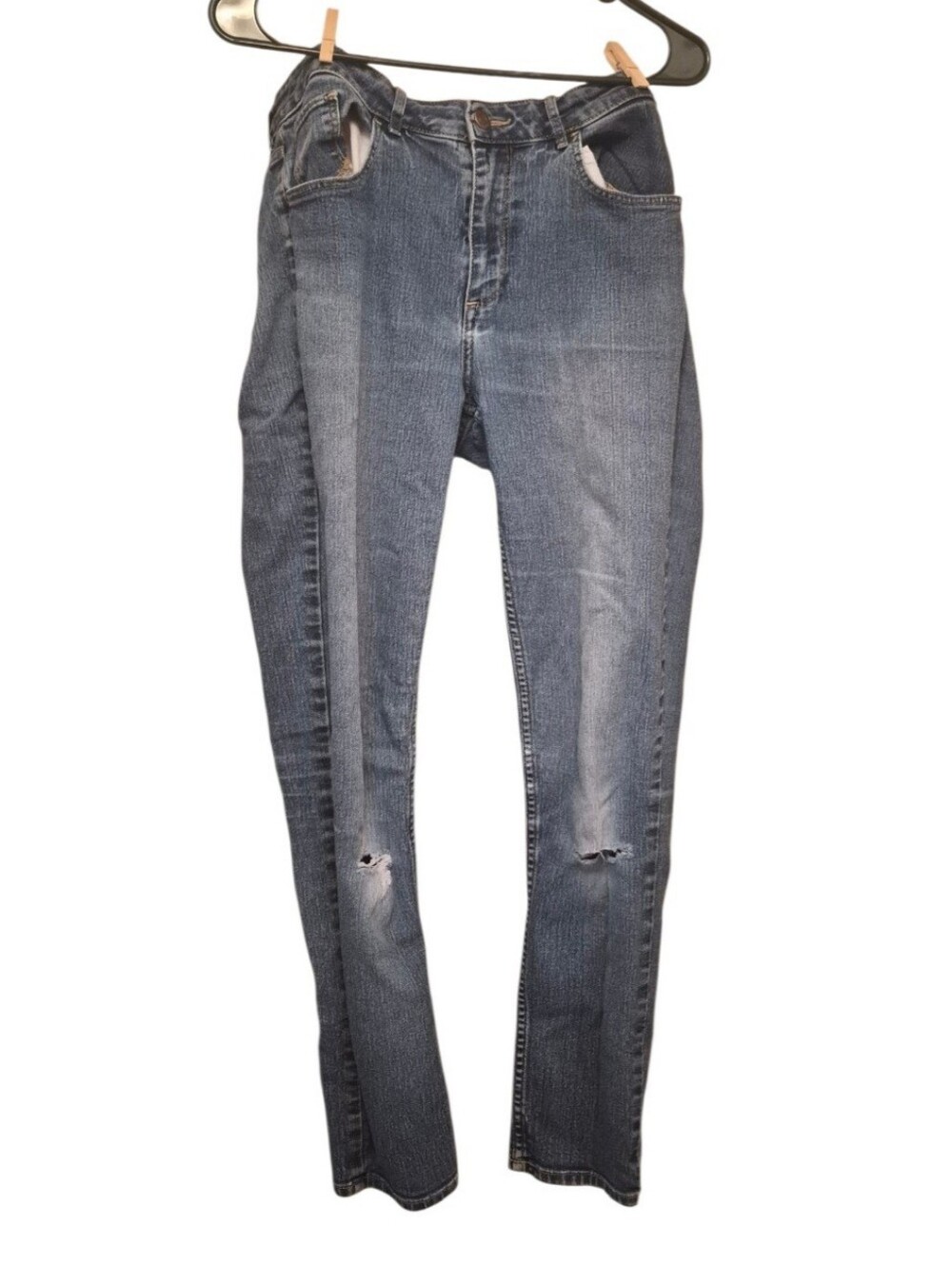 Men's Distressed Slim Jeans. Size 31. Mid Rise Fit W 5 Pocket Style